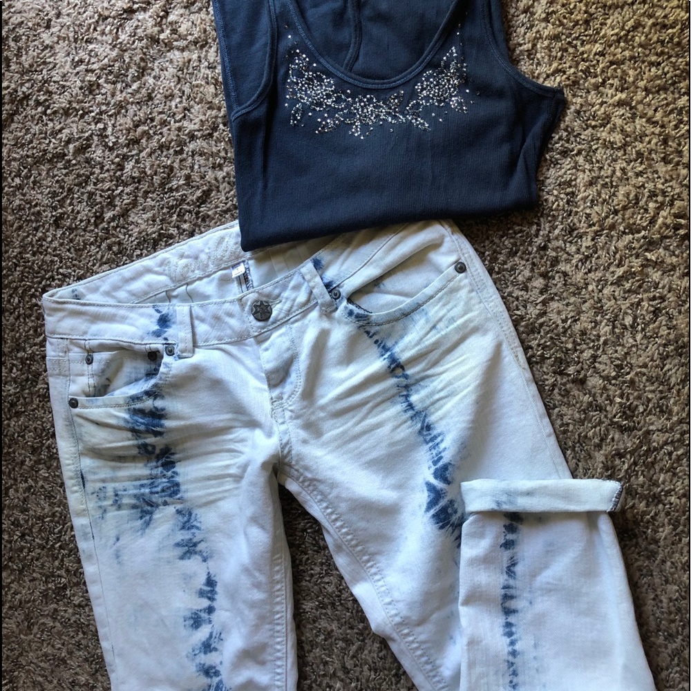 SZ 7 GUC Vanilla Star Acid Wash Capris - Picture 2 of 4